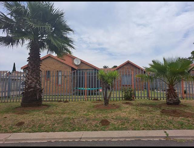 3 BEDROOM PROPERTY TO RENT IN MACKENZIE PARK